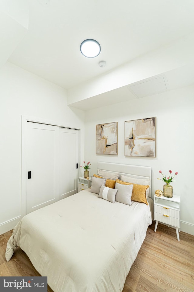 2517 Ontario Rd NW Unit Ph8, Washington, DC 20009 - bedroom featuring baseboards, light wood-style floors, and a closet