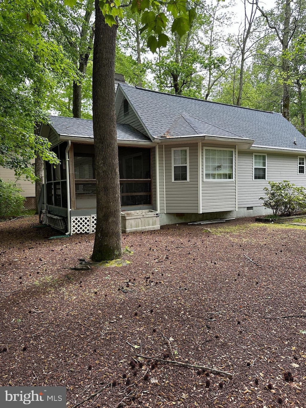 38 Garrett Dr, Ocean Pines, MD 21811 - single story home with a sunroom, crawl space, and roof with shingles