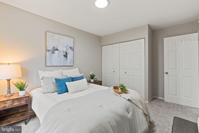 2825 Cambridge Dr, Woodbridge, VA 22192 - carpeted bedroom featuring a closet and baseboards