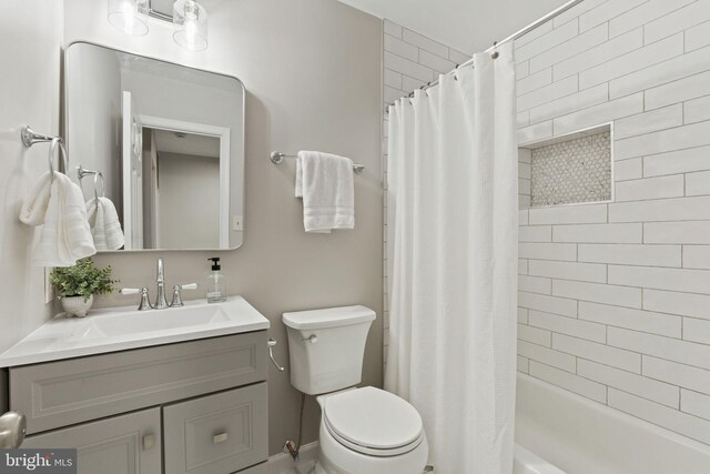 2825 Cambridge Dr, Woodbridge, VA 22192 - bathroom with vanity and shower / bathtub combination with curtain