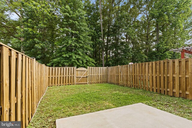 2825 Cambridge Dr, Woodbridge, VA 22192 - fenced backyard featuring a gate and a patio