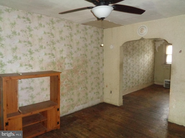 4636 Kraydor St, Philadelphia, PA 19136 - empty room featuring wood finished floors, ceiling fan, wallpapered walls, and baseboards