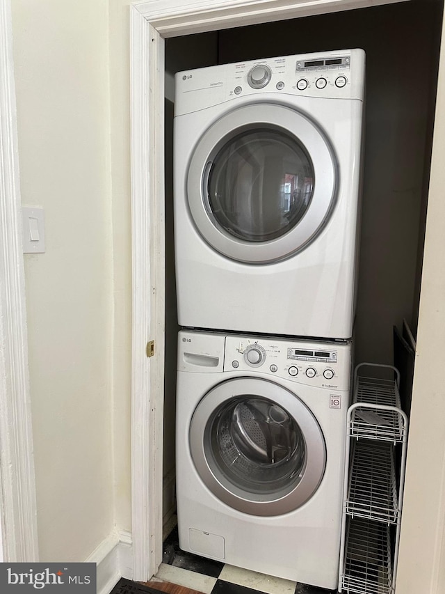 5235 Baltimore Ave, Philadelphia, PA 19143 - washroom featuring estacked washer and dryer