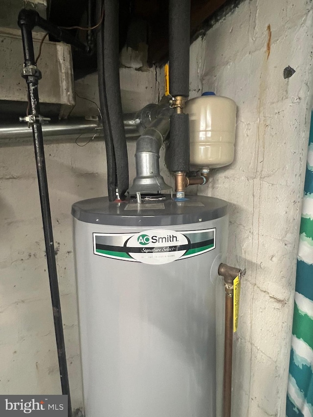 1969 Victory Dr, Baltimore, MD 21227 - utility room featuring gas water heater