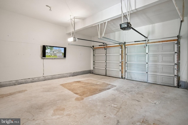 1624 Osprey Cir, Cambridge, MD 21613 - garage with a garage door opener