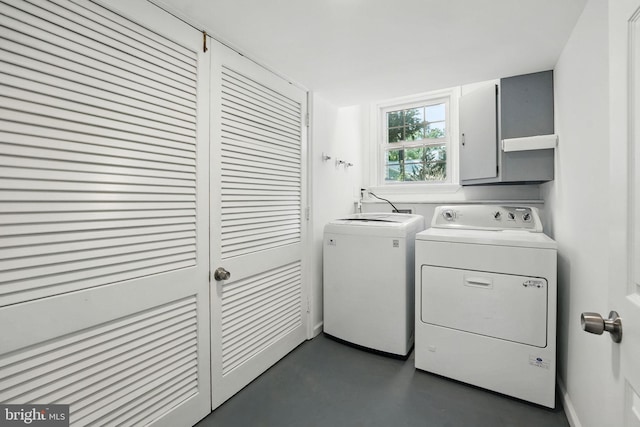 8408 Conover Pl, Alexandria, VA 22308 - laundry area with separate washer and dryer