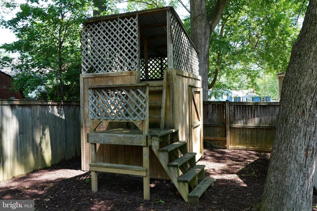 8408 Conover Pl, Alexandria, VA 22308 - deck featuring a fenced backyard