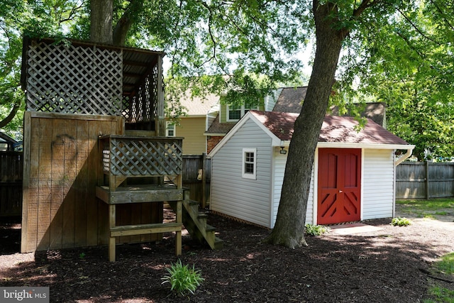 8408 Conover Pl, Alexandria, VA 22308 - back of property with roof with shingles