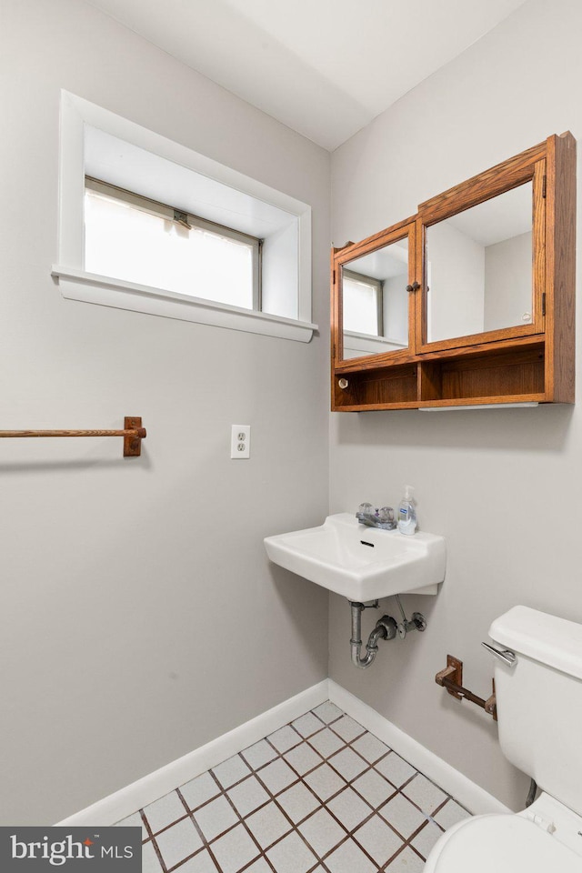 1003 Cedar Park Rd, Annapolis, MD 21401 - bathroom with toilet and baseboards