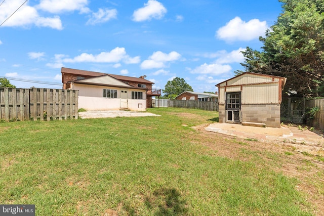 1003 Cedar Park Rd, Annapolis, MD 21401 - fenced backyard with an outbuilding