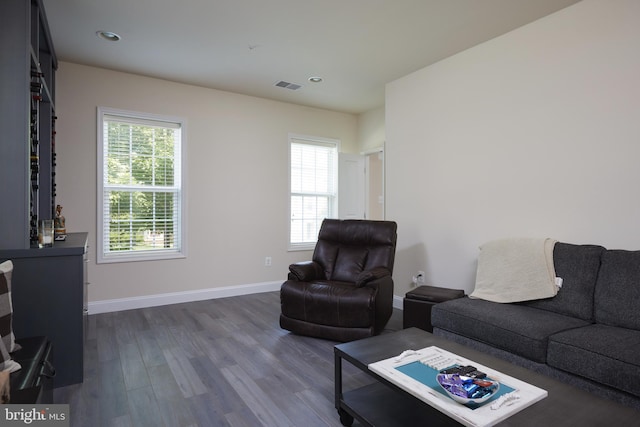 400 Blue Flax Pl, Gaithersburg, MD 20878 - living area featuring dark wood-style flooring and recessed lighting