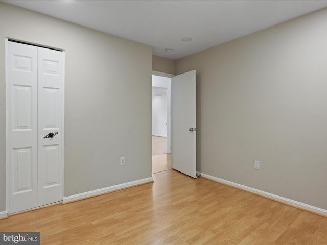 9664 Masterworks Dr, Vienna, VA 22181 - unfurnished bedroom featuring light wood-type flooring and a closet
