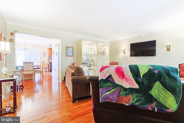 1027 Fredrick Blvd, Reading, PA 19605 - living area featuring a chandelier, crown molding, and light wood-style floors