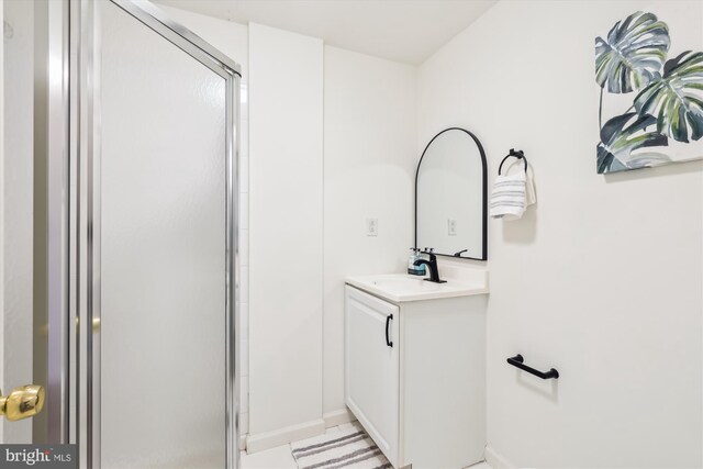 2142 N Dinwiddie St, Arlington, VA 22207 - full bath with vanity and a shower stall