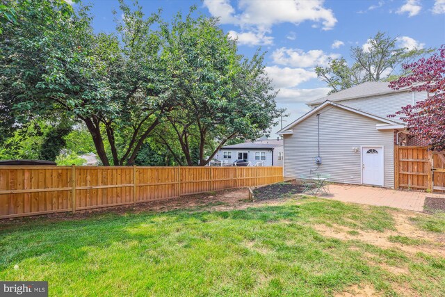 2142 N Dinwiddie St, Arlington, VA 22207 - view of fenced backyard