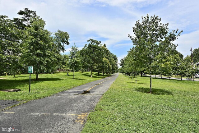 2142 N Dinwiddie St, Arlington, VA 22207 - view of home's community featuring a lawn