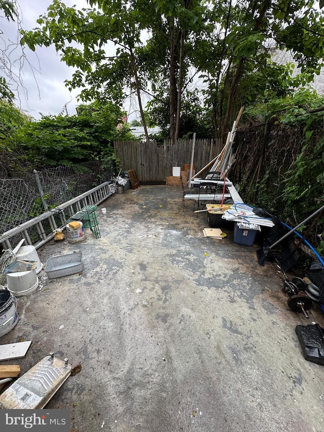 1009 W Susquehanna Ave, Philadelphia, PA 19122 - view of patio / terrace
