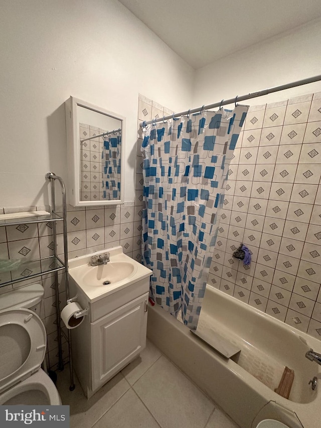 1009 W Susquehanna Ave, Philadelphia, PA 19122 - bathroom with shower / bath combo with shower curtain, tile walls, toilet, tile patterned floors, and vanity