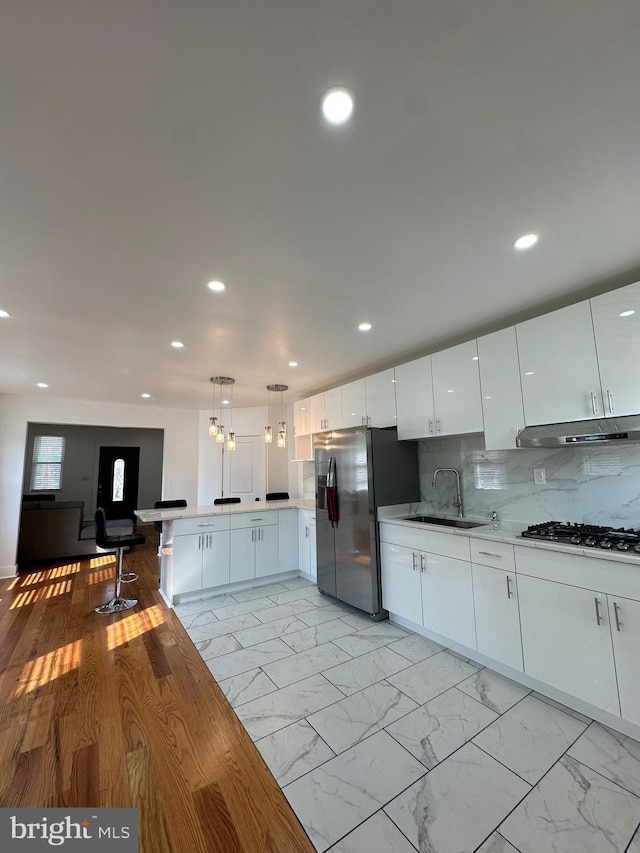 528 E Cheltenham Ave, Philadelphia, PA 19120 - kitchen featuring stainless steel appliances, a sink, under cabinet range hood, a peninsula, and recessed lighting