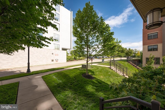 1001 Lakeview Ct Unit 1001, King Of Prussia, PA 19406 - surrounding community featuring a yard
