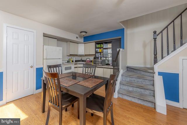 1004 Berwyck Ct, Sicklerville, NJ 08081 - dining space featuring stairway, light wood-style floors, and baseboards