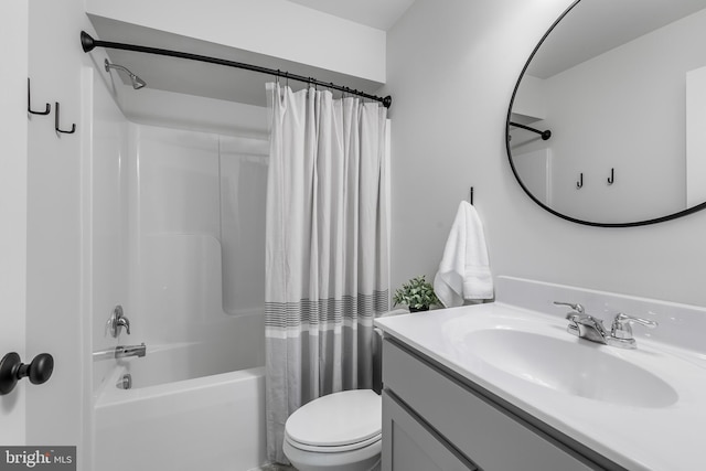 9307 Cedar Forest Dr, Fredericksburg, VA 22408 - full bath with shower / tub combo with curtain and vanity