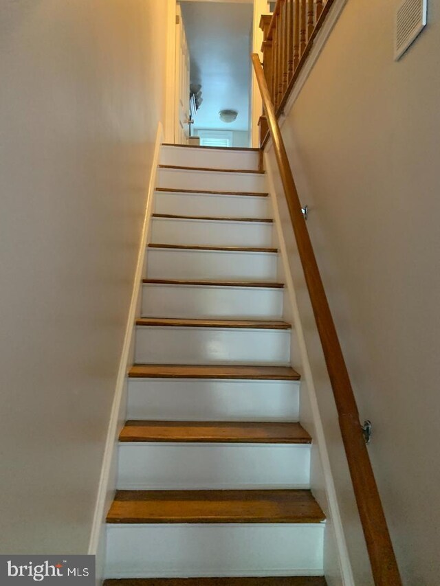 439 Prospect St, Bridgeport, PA 19405 - view of stairs