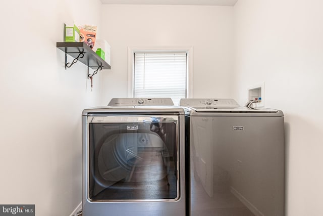 23 Ridge Ave, Hanover, PA 17331 - washroom featuring independent washer and dryer and baseboards