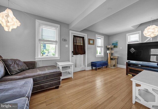 320 Pearl Ave, Horsham, PA 19044 - living room with wood finished floors and baseboards