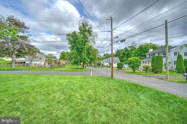 320 Pearl Ave, Horsham, PA 19044 - view of yard featuring a residential view