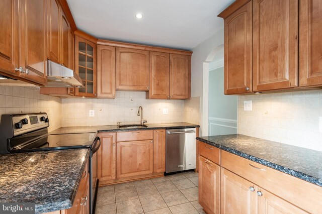 2413 Childs Ln, Alexandria, VA 22308 - kitchen with appliances with stainless steel finishes, under cabinet range hood, decorative backsplash, dark stone countertops, and recessed lighting