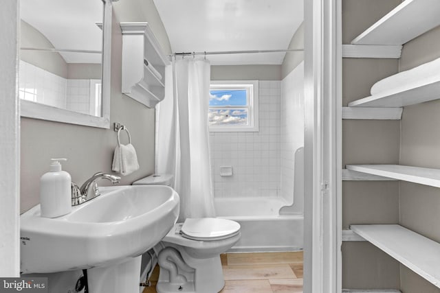 8450 Kavanagh Rd, Dundalk, MD 21222 - bathroom featuring shower / tub combo and wood finished floors