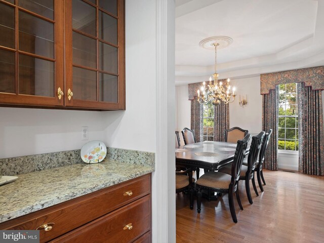 2 N Pheasants Rdg N, Wilmington, DE 19807 - dining area featuring a chandelier, light wood-style floors, and a tray ceiling