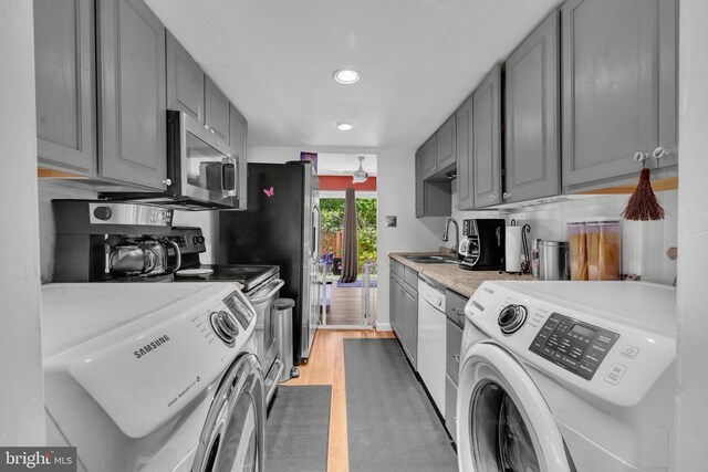 2821 Banks Ct, Dumfries, VA 22026 - washroom with recessed lighting, light wood finished floors, and independent washer and dryer