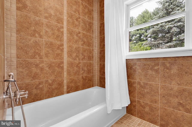 2725 Woodridge Ct, West Friendship, MD 21794 - bathroom featuring shower / bathtub combination with curtain