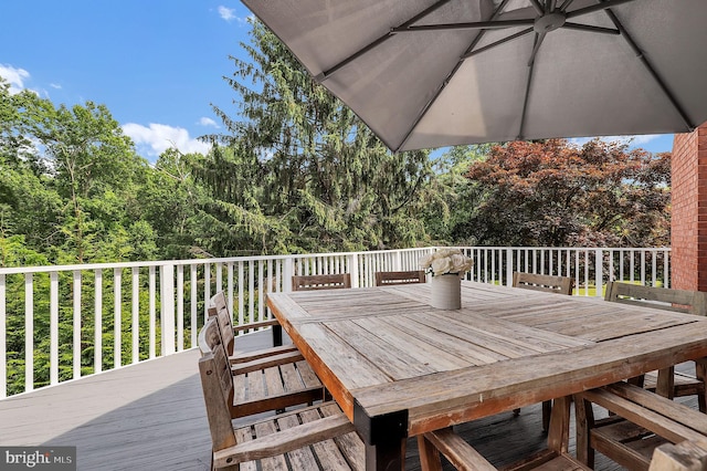 2725 Woodridge Ct, West Friendship, MD 21794 - deck with outdoor dining area