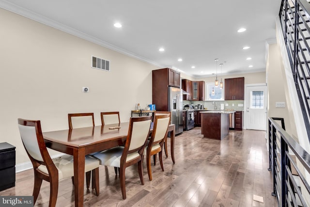 1128 S 24th St S, Philadelphia, PA 19146 - dining area with crown molding, light wood-style flooring, and recessed lighting
