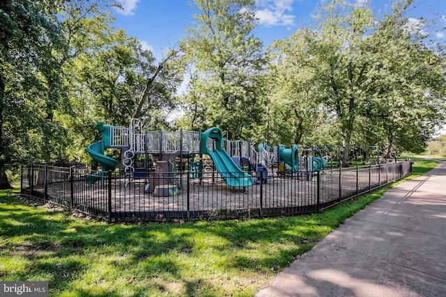 18510 Barton Creek Pl, Leesburg, VA 20176 - community playground featuring view of wooded area