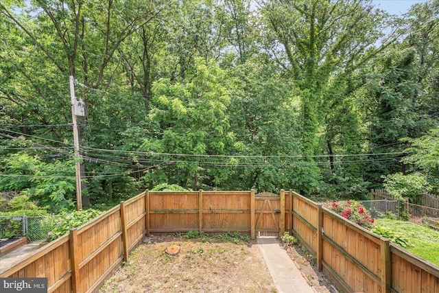 8119 Clyde Bank Rd, Towson, MD 21286 - view of fenced backyard