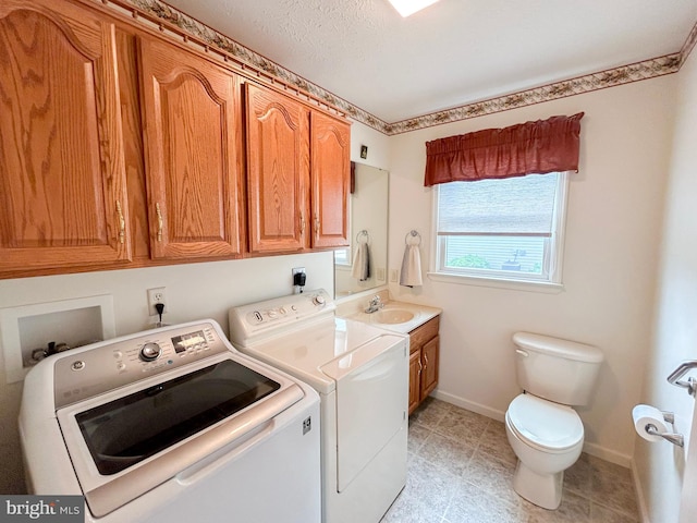 60 Parkwood Dr, Greencastle, PA 17225 - laundry room with washing machine and dryer and baseboards