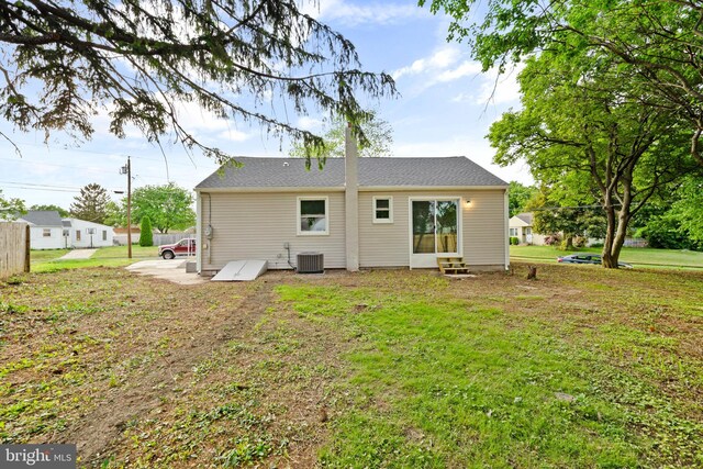 1 Gainor Ave, Maple Shade, NJ 08052 - back of house featuring entry steps and a yard