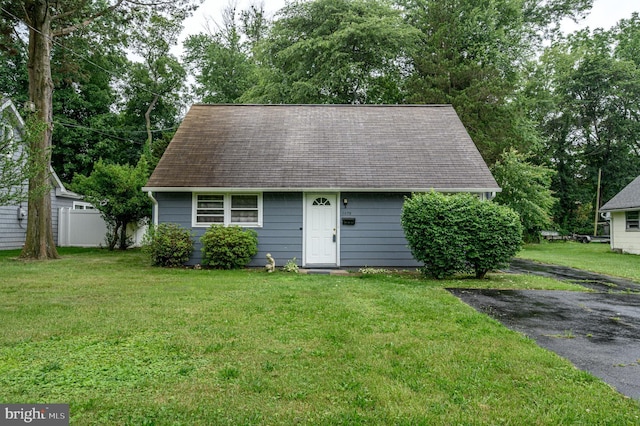 1075 Fireside Ave, Trenton, NJ 08618 - view of front facade featuring a shingled roof