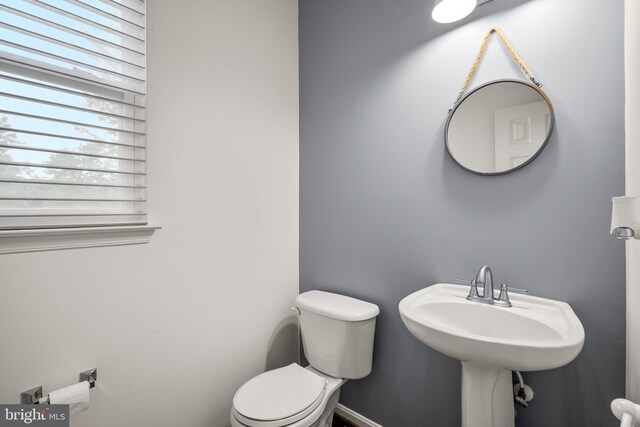 818 Northridge Way, Severna Park, MD 21146 - half bathroom with plenty of natural light