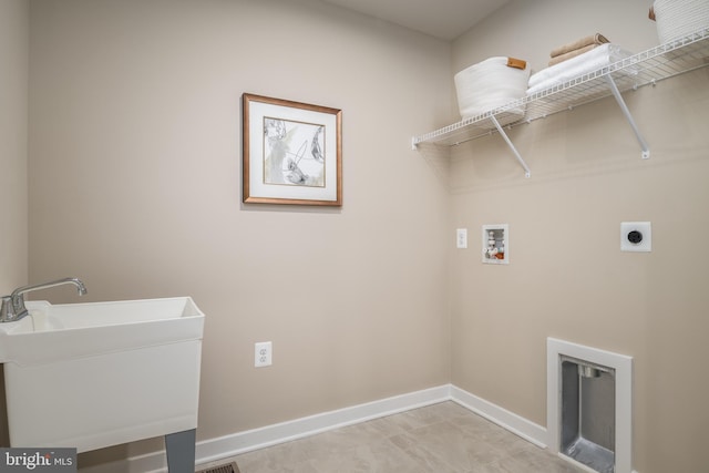 642A Shannon Dr S, Greencastle, PA 17225 - laundry area with baseboards, electric dryer hookup, and washer hookup