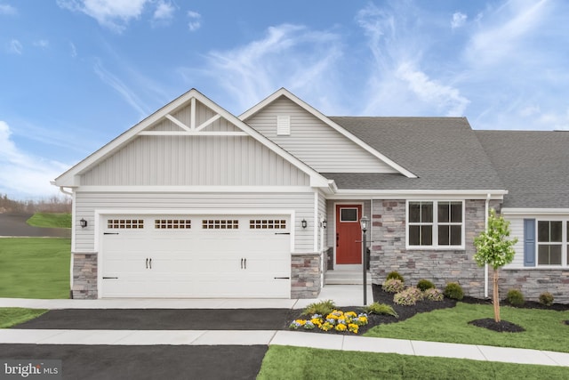 642A Shannon Dr S, Greencastle, PA 17225 - craftsman-style home featuring stone siding, board and batten siding, a garage, driveway, and a front lawn