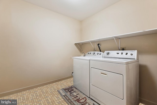 9417 Reach Rd, Potomac, MD 20854 - laundry area with washing machine and clothes dryer and baseboards