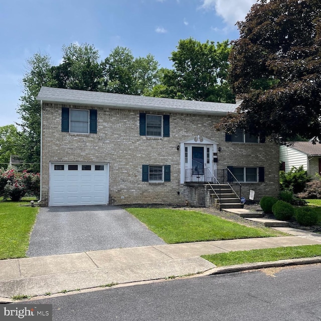 32 Edgelea Dr, Chambersburg, PA 17201 - bi-level home with an attached garage, driveway, a front lawn, and brick siding