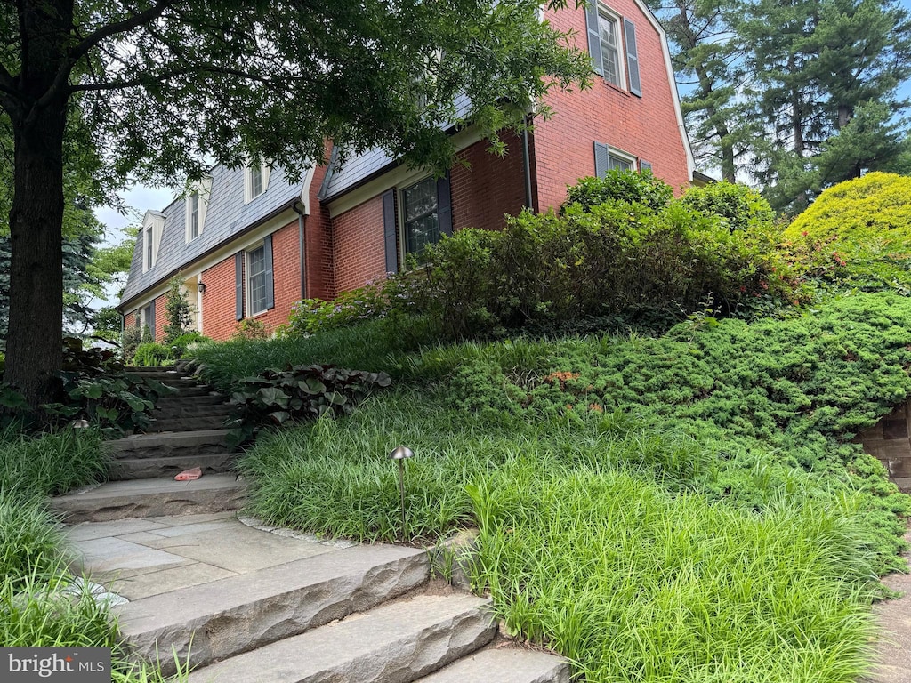806 W Lake Ave, Baltimore, MD 21210 - view of side of home featuring brick siding
