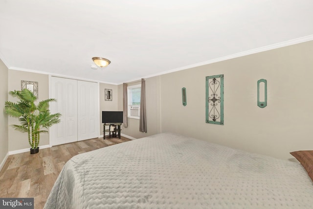 12535 Rockdale Rd, Clear Spring, MD 21722 - bedroom featuring wood finished floors, crown molding, a closet, and cooling unit