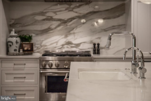 8 Rockland Vue Ct, Towson, MD 21204 - kitchen with high end stainless steel range, light countertops, and white cabinets